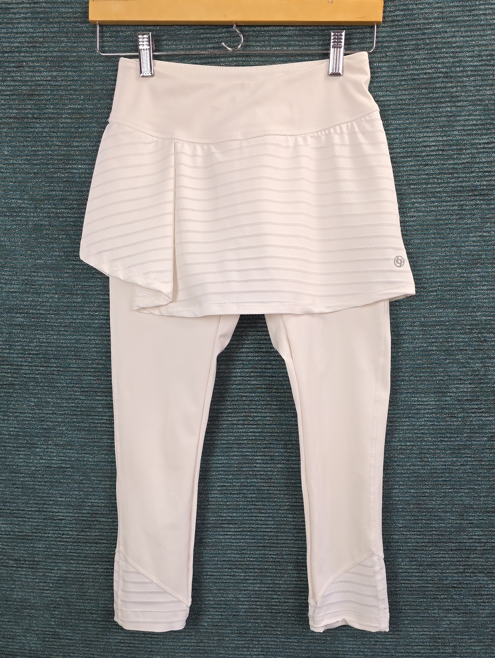 Lija Skapri White With Opaque Horizontal Stripes